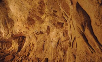 Le Roc-aux-Sorciers : un voyage fascinant au cœur de la Préhistoire depuis Les Gîtes de Robins
