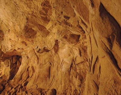 Le Roc-aux-Sorciers : un voyage fascinant au cœur de la Préhistoire depuis Les Gîtes de Robins